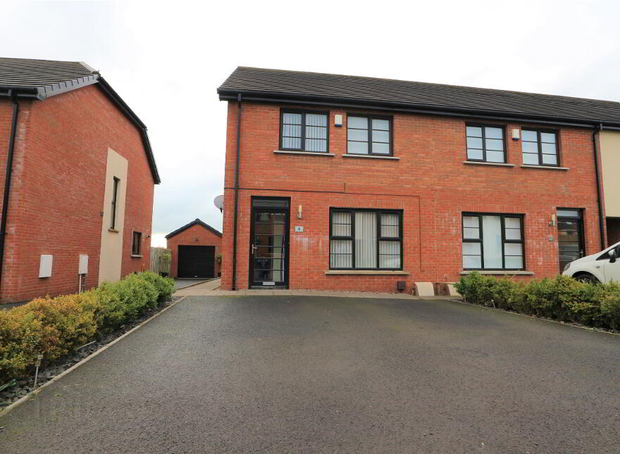 4 Highgrove Gate, Carrickfergus, BT38 9TX