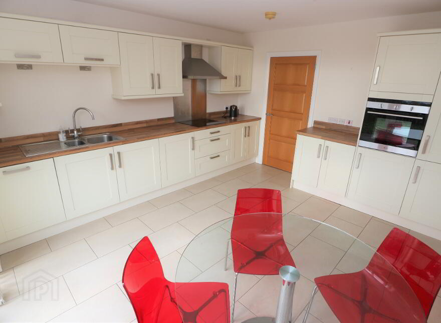 4 Highgrove Gate, Carrickfergus, BT38 9TX