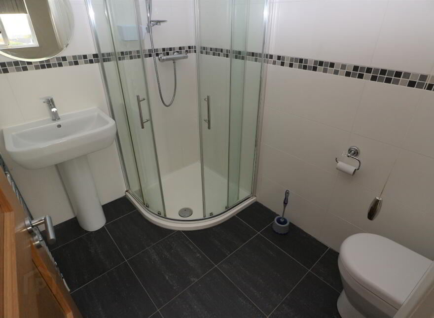 4 Highgrove Gate, Carrickfergus, BT38 9TX