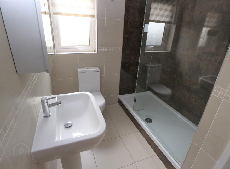 4 Highgrove Gate, Carrickfergus, BT38 9TX