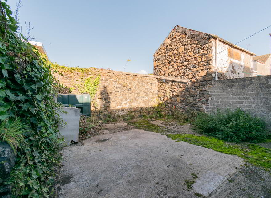 18 Moat Road, Ballymena, BT42 4BZ