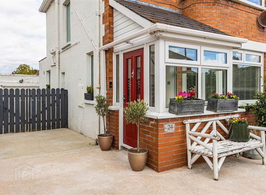 24 Knockbreda Park, Rosetta, Belfast, BT6 0HB