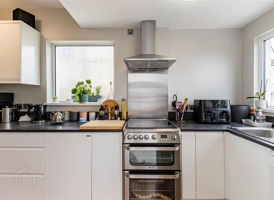 24 Knockbreda Park, Rosetta, Belfast, BT6 0HB