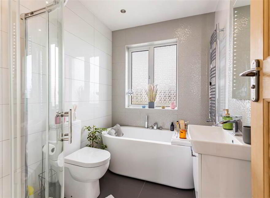 24 Knockbreda Park, Rosetta, Belfast, BT6 0HB