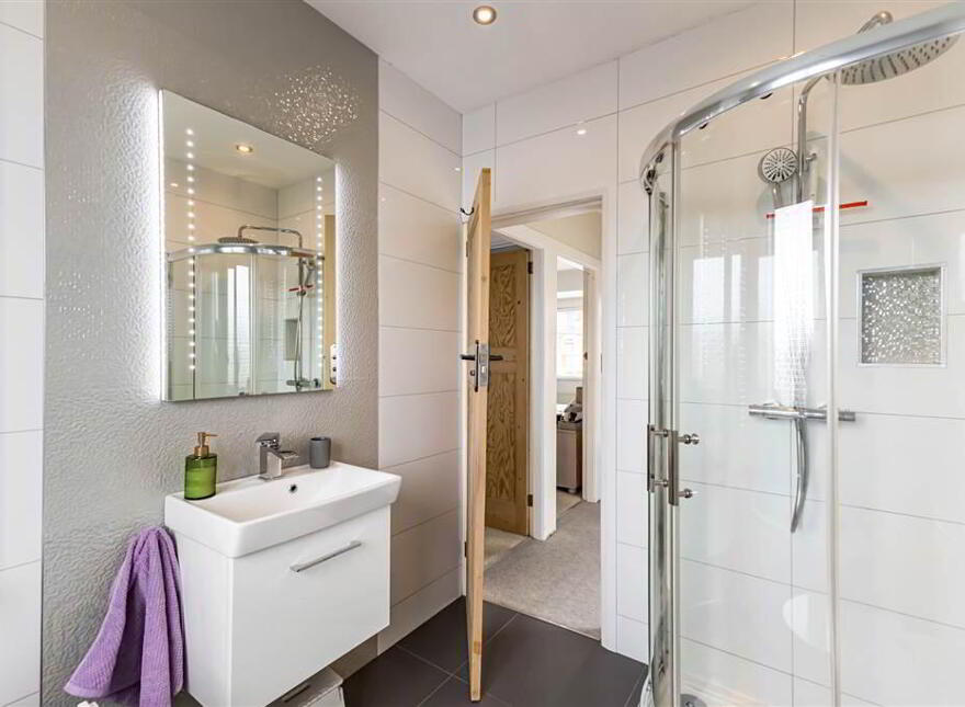 24 Knockbreda Park, Rosetta, Belfast, BT6 0HB