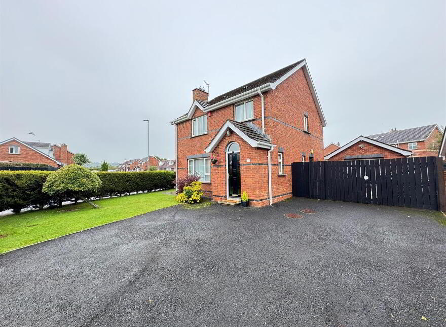 33 Brackenridge, Carrickfergus, BT38 8FW photo