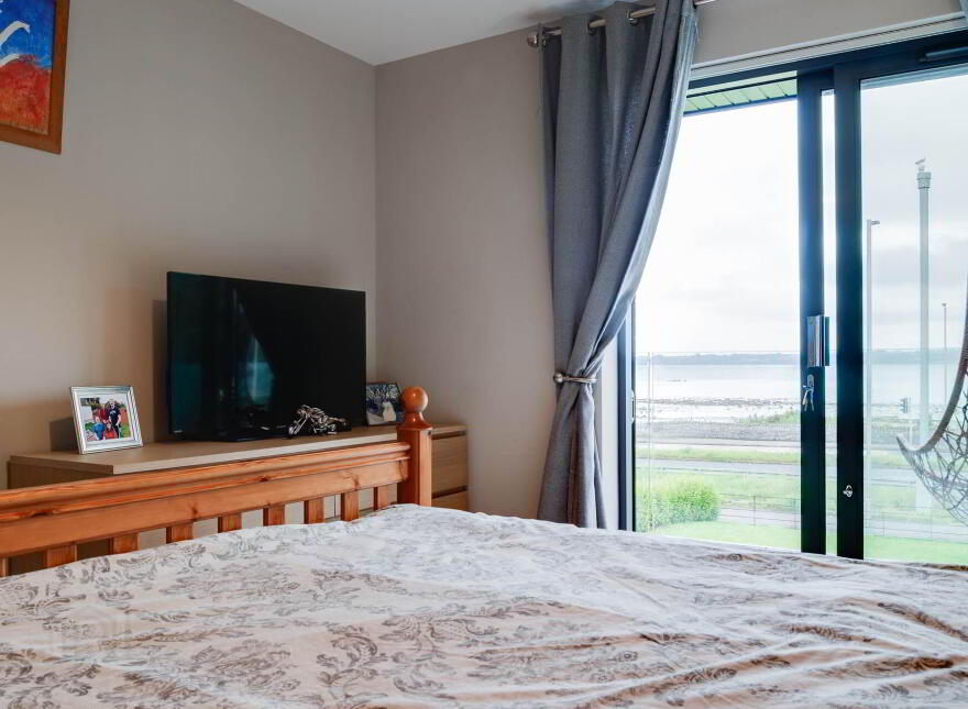 Apt 5 The Tides, Carrickfergus, BT38 8GN