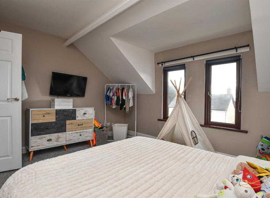 59 Ballygomartin Road, Belfast, BT13 3LB