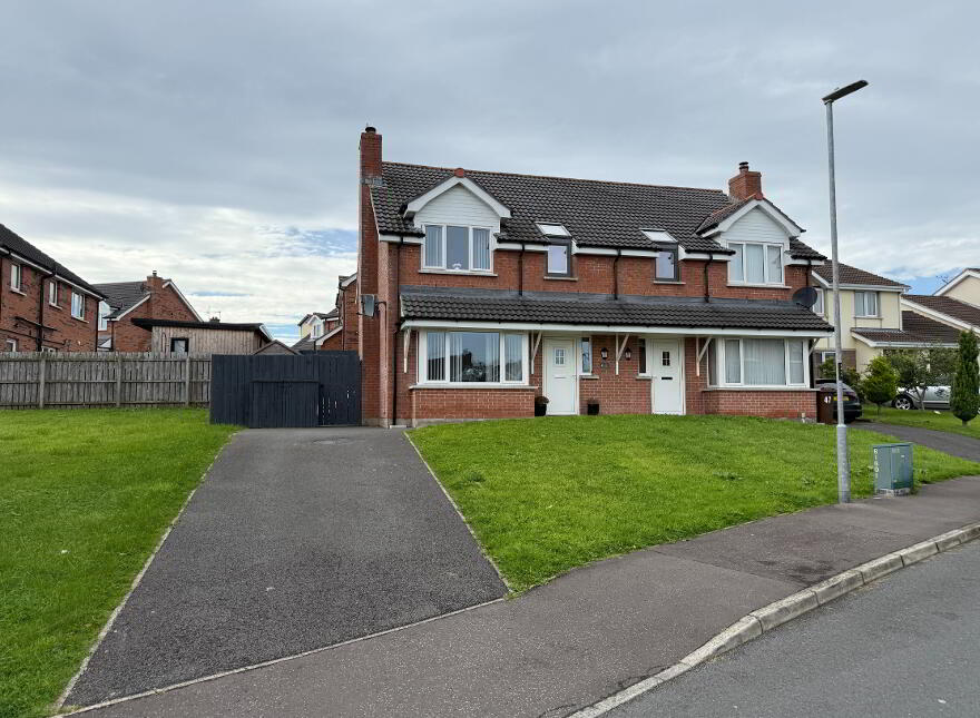 45 Castle Avenue, Randalstown, BT41 2EE photo