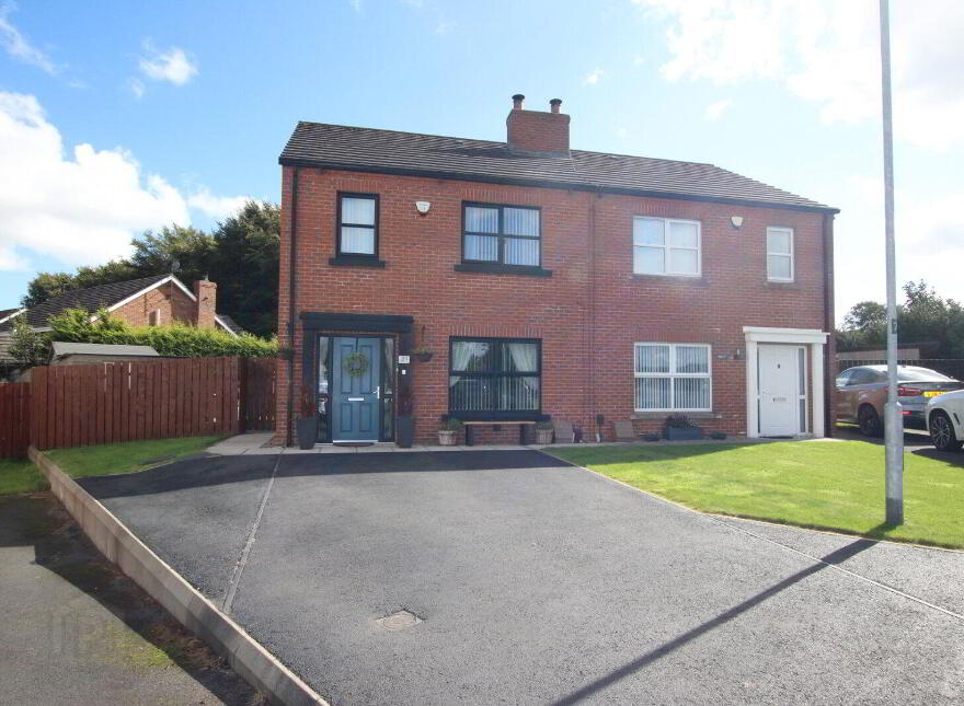 31 Cashelton Manor, Newtownabbey, BT36 7FN photo