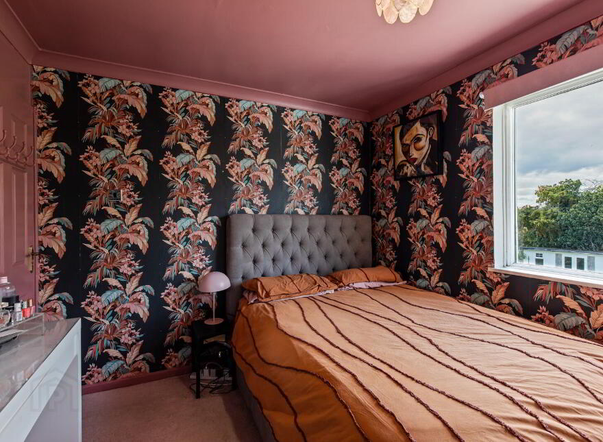 35 Thornhill Parade, Belfast, BT5 7AT