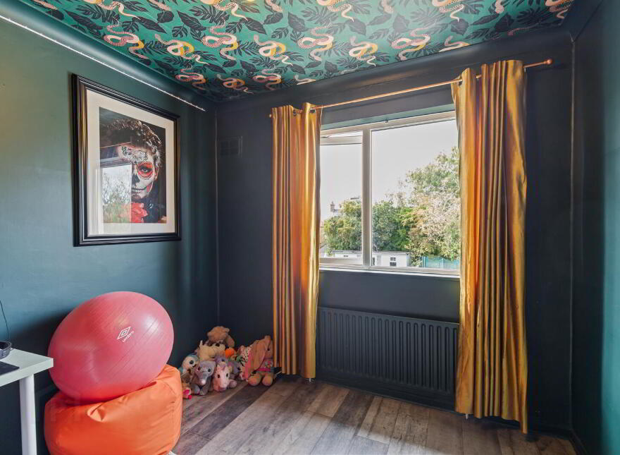 35 Thornhill Parade, Belfast, BT5 7AT
