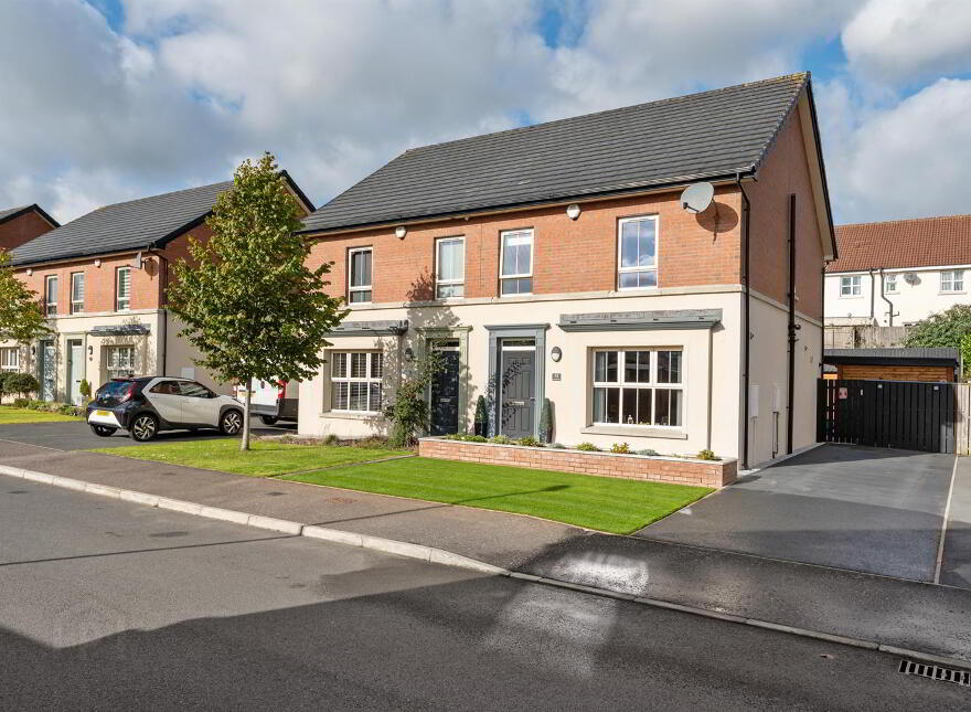 51 Lynn Hall Park, Bangor, BT19 1HZ photo