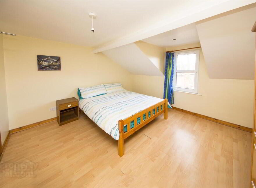 Room 5, 56 Delhi Street, Belfast, AL photo