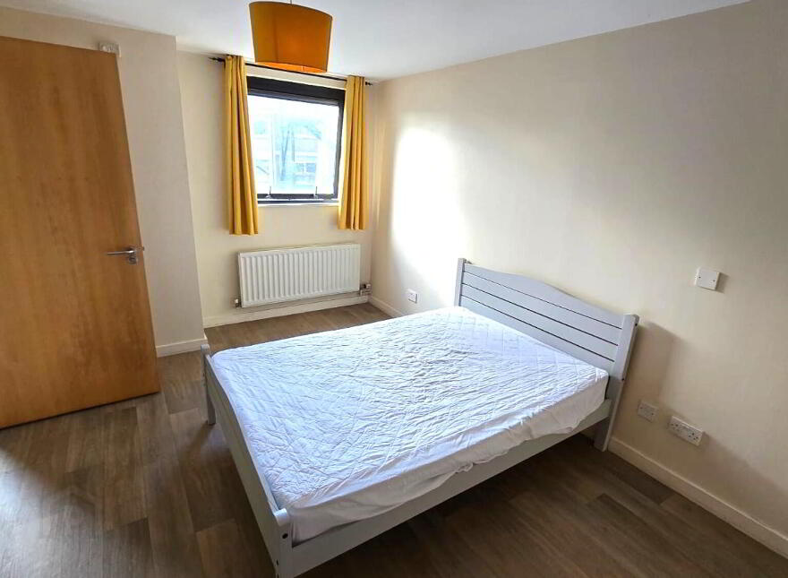 58, 17 Queens Square, Belfast, BT1 3FF