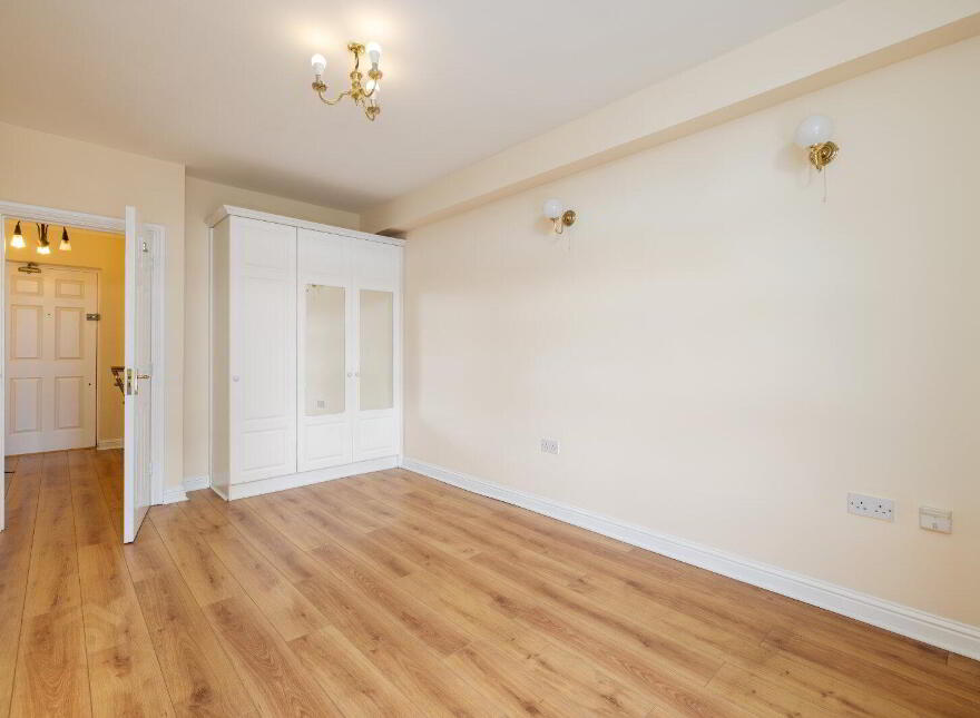 32 Georges Quay Apartments, 2 Georges Quay, Dublin, D02R892