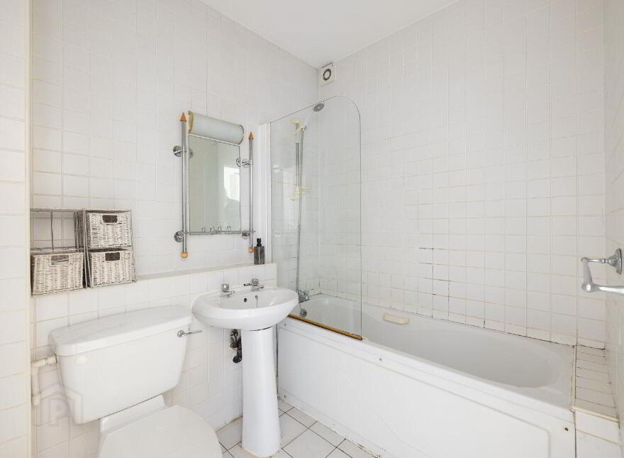 32 Georges Quay Apartments, 2 Georges Quay, Dublin, D02R892