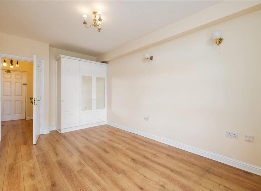32 Georges Quay Apartments, 2 Georges Quay, Dublin, D02R892