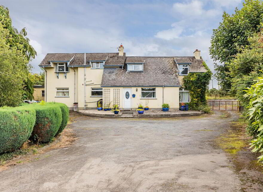 81 / 81a Lisburn Road, Saintfield, Ballynahinch, BT24 7BP