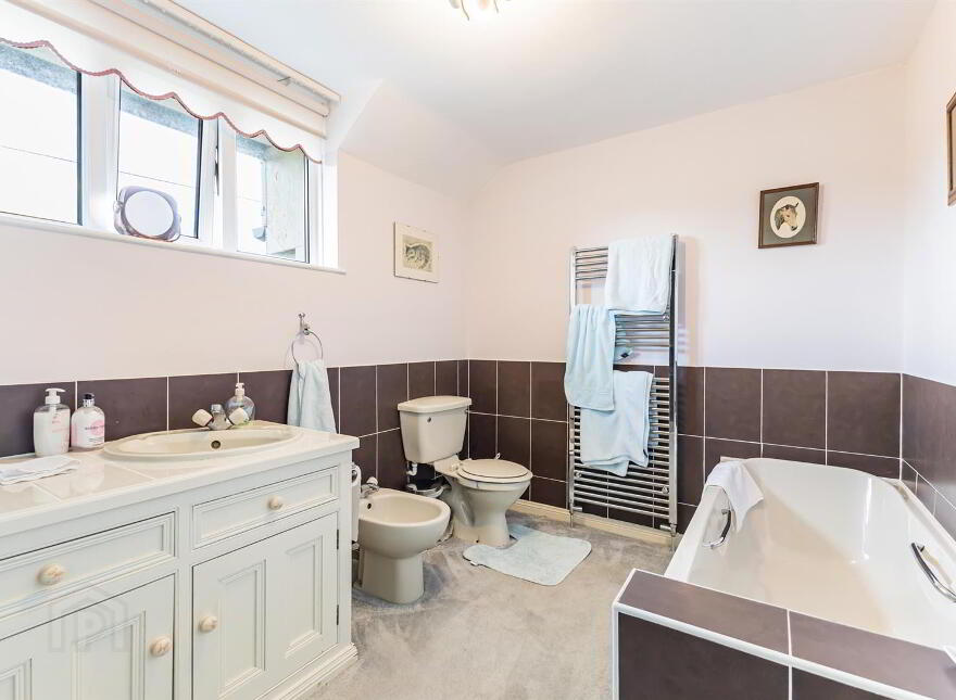 81 / 81a Lisburn Road, Saintfield, Ballynahinch, BT24 7BP