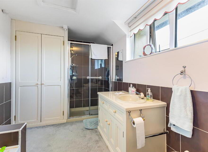 81 / 81a Lisburn Road, Saintfield, Ballynahinch, BT24 7BP