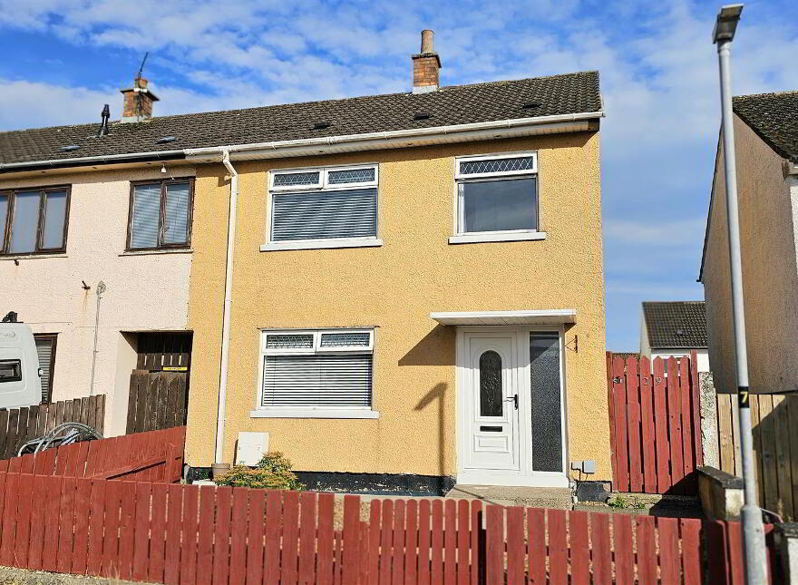 29 The Birches, Carrickfergus, BT38 8HF photo