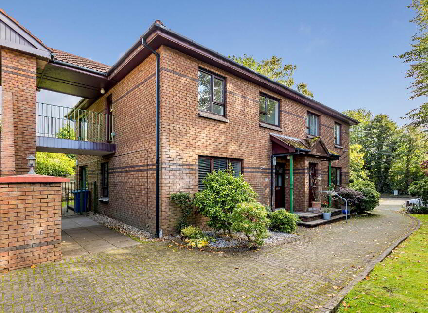 3 Pembridge Mews, Off Sandown Park South, Belfast, BT5 6HA
