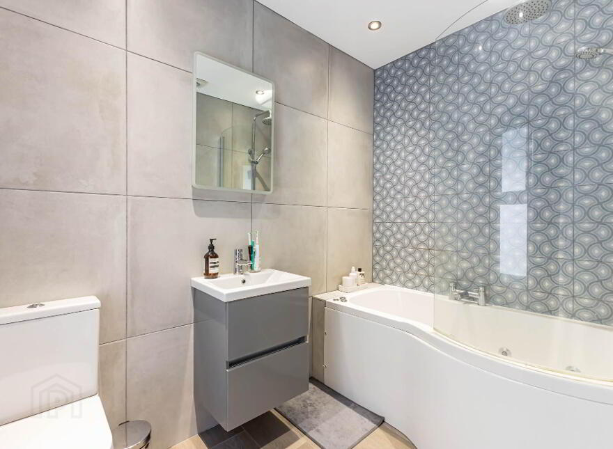 3 Marlborough Park Central, Belfast, BT9 6HN