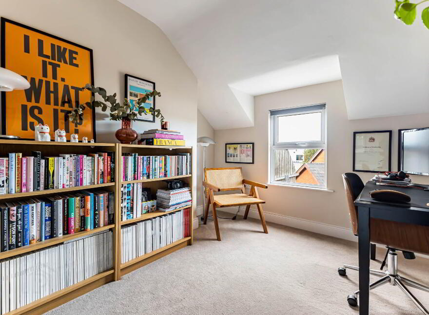3 Marlborough Park Central, Belfast, BT9 6HN