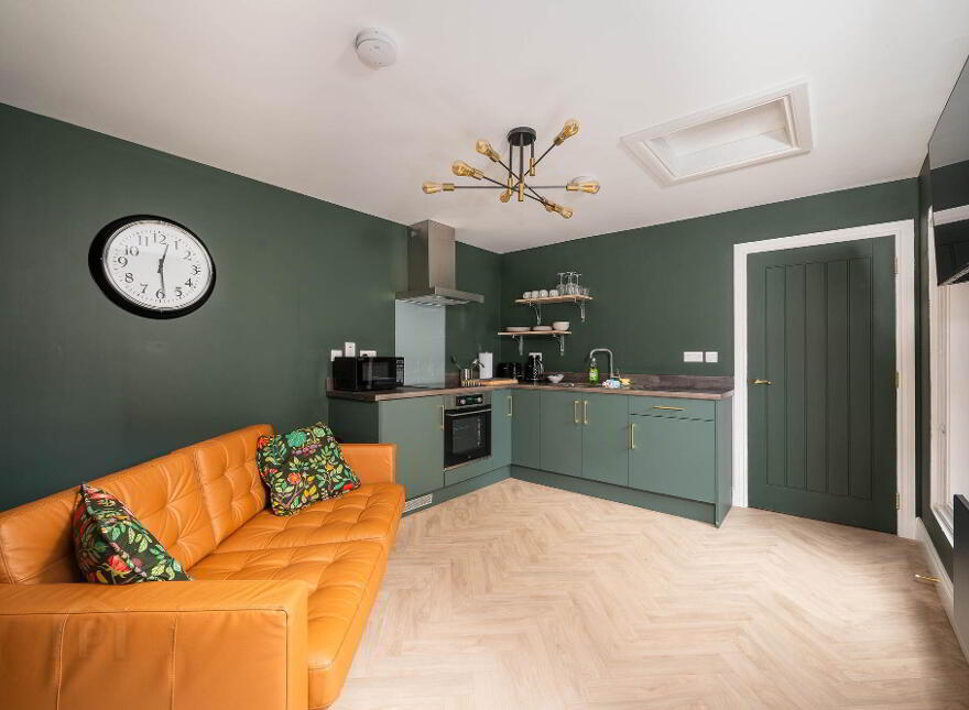 Apt 5, 15 Malone Road, Belfast, BT9 6RT