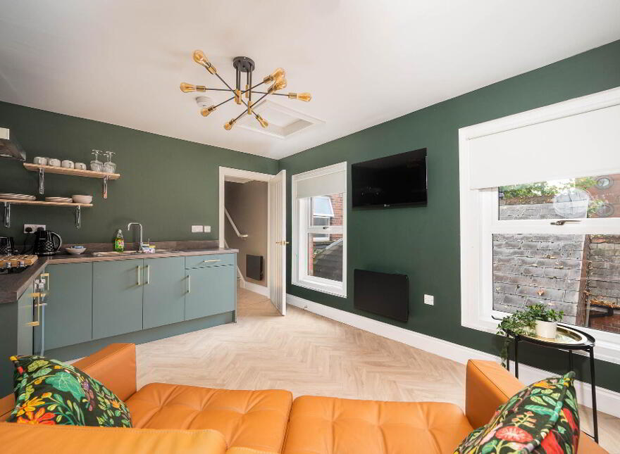 Apt 5, 15 Malone Road, Belfast, BT9 6RT