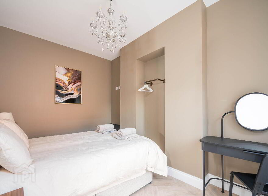 Apt 5, 15 Malone Road, Belfast, BT9 6RT