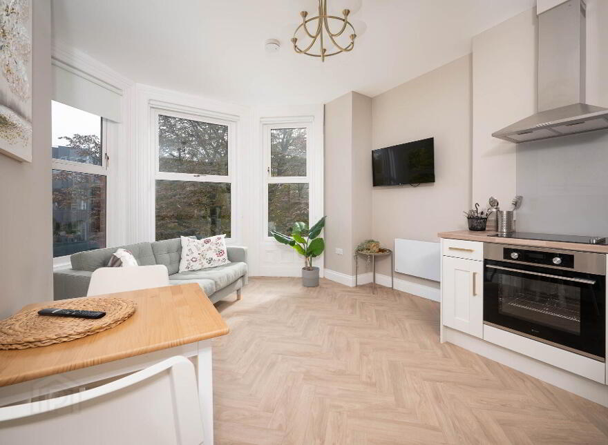 Apt 6, 15 Malone Road, Belfast, BT9 6RT