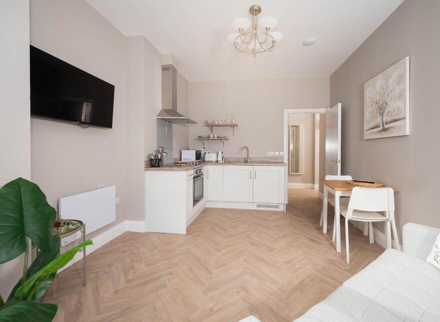 Apt 6, 15 Malone Road, Belfast, BT9 6RT