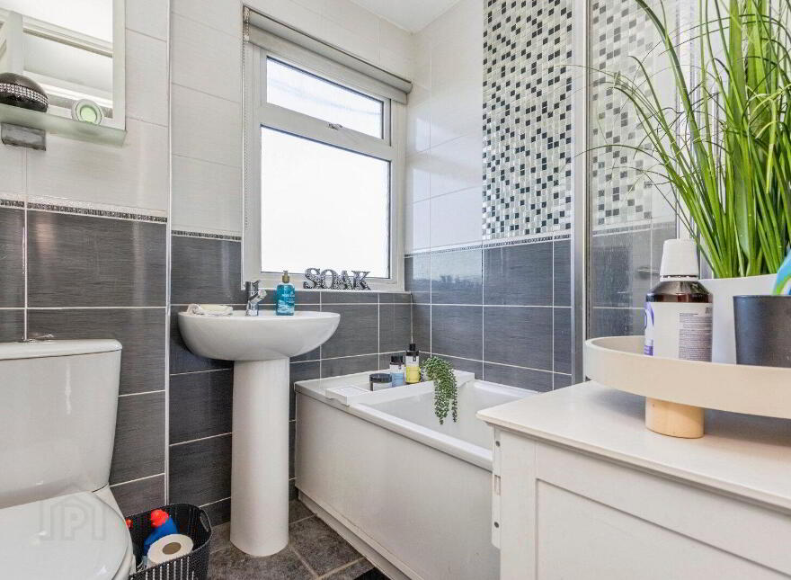 80 Tirowen Drive, Lisburn, BT28 1RY