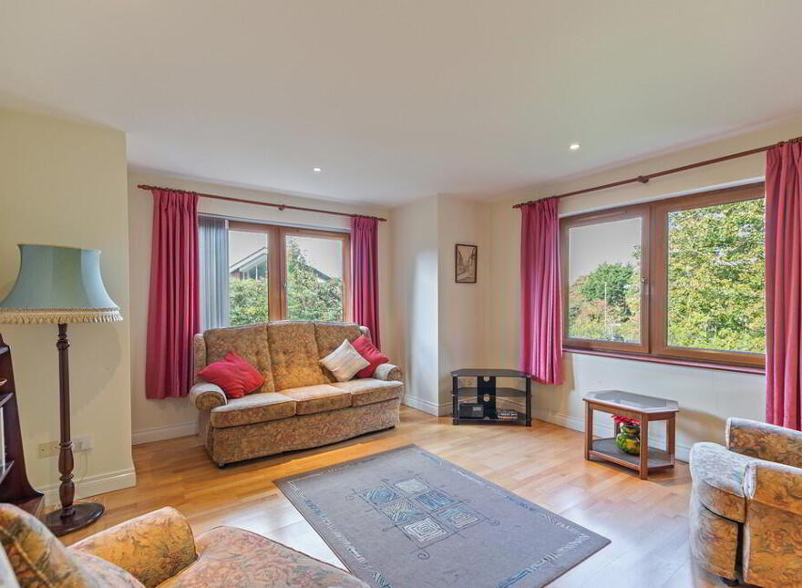 2 Oakhill, Castlereagh, Belfast, BT5 7GS