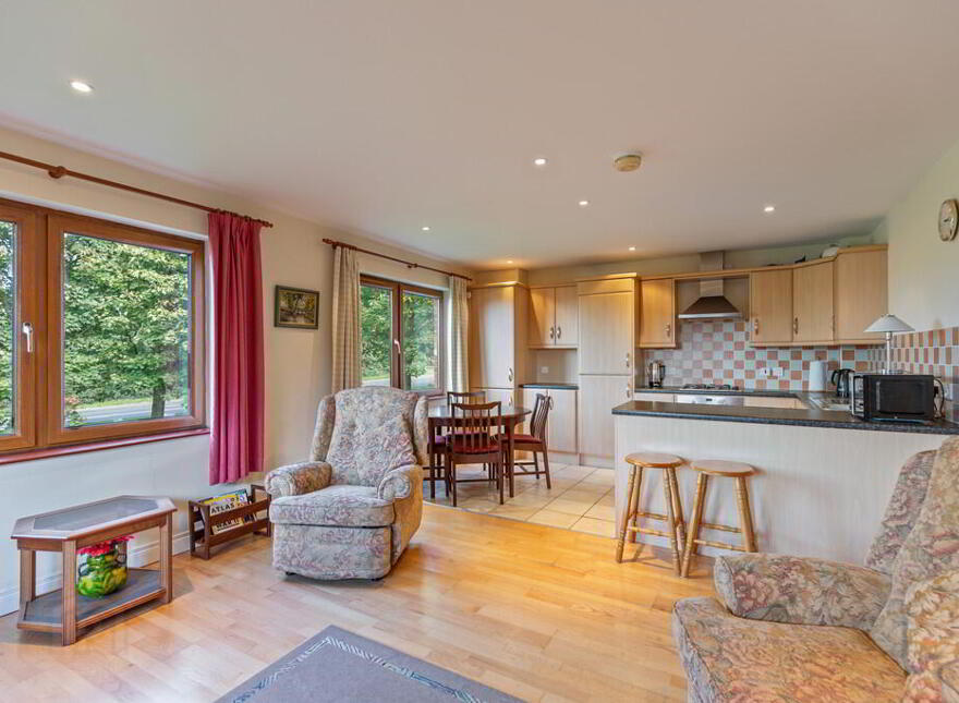 2 Oakhill, Castlereagh, Belfast, BT5 7GS