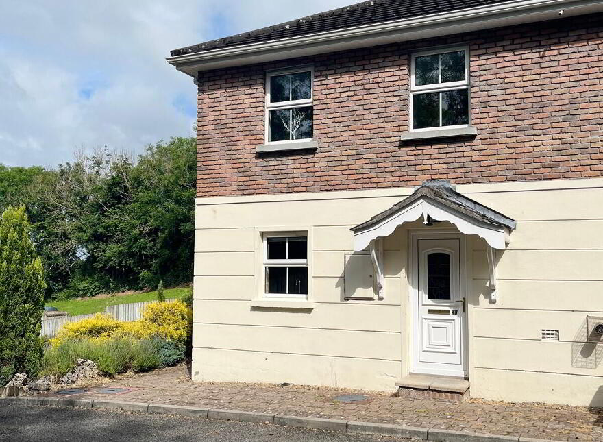 40 Hollybank, Lisnaskea, BT92 0GE photo