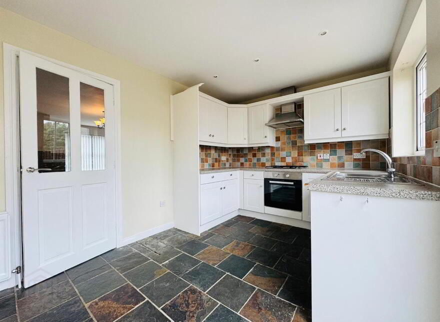 28 Braden Heights, Rathcoole, Newtownabbey, BT37 9BB