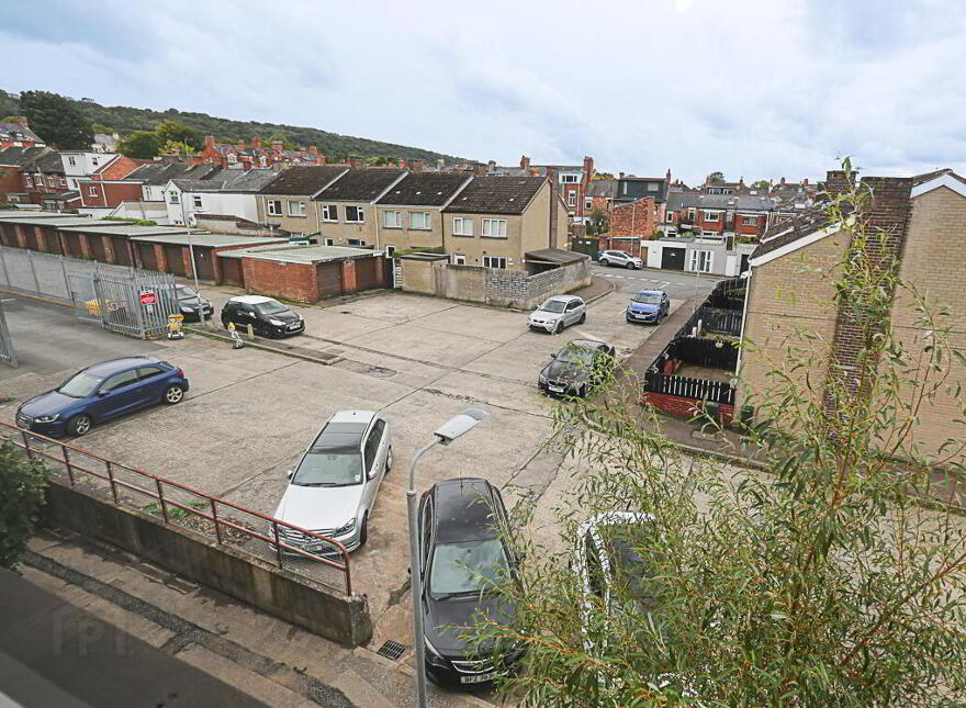 32 Hillview Place, Holywood, BT18 9DL