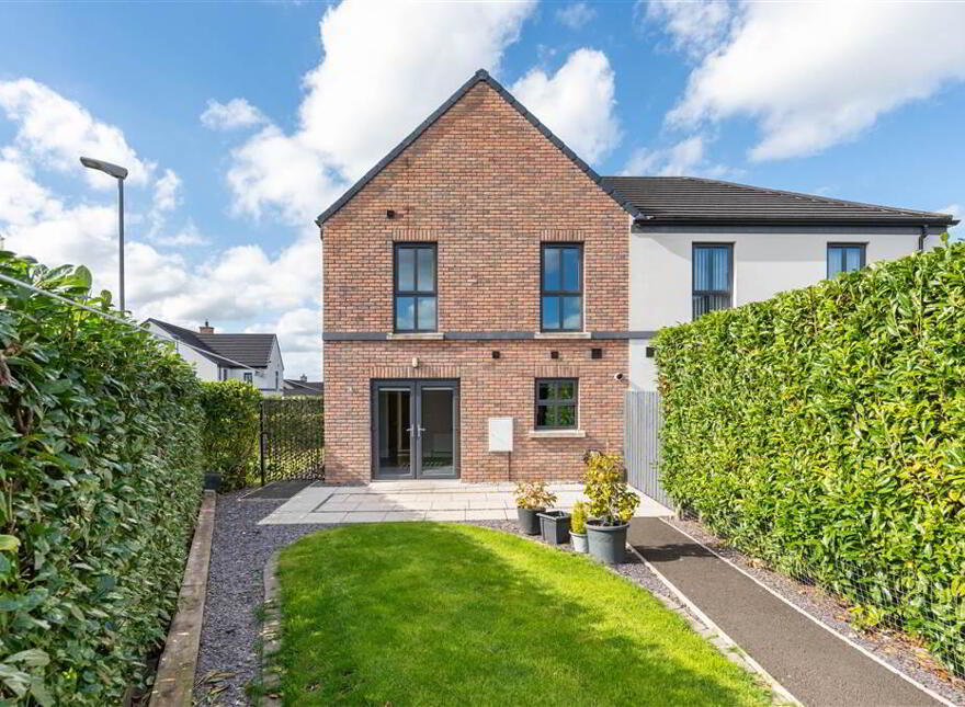 36 Castlegate, Galgorm, Ballymena, BT42 1SD