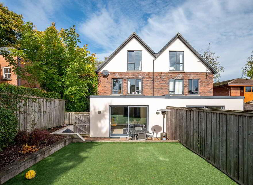 17 Knockburn Park, Belfast, BT5 7AY