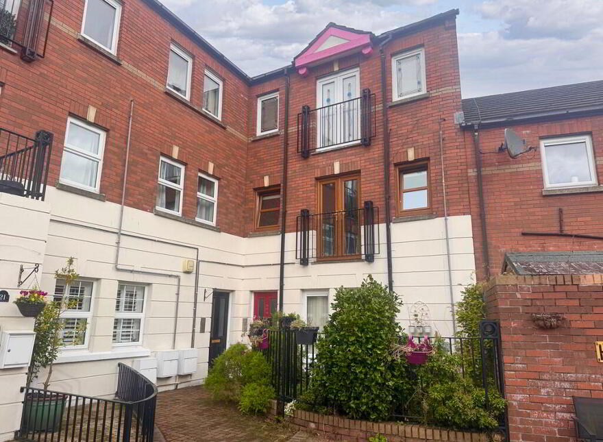 25 Ferndale Court, Lisburn Road, Belfast, BT9 7EE