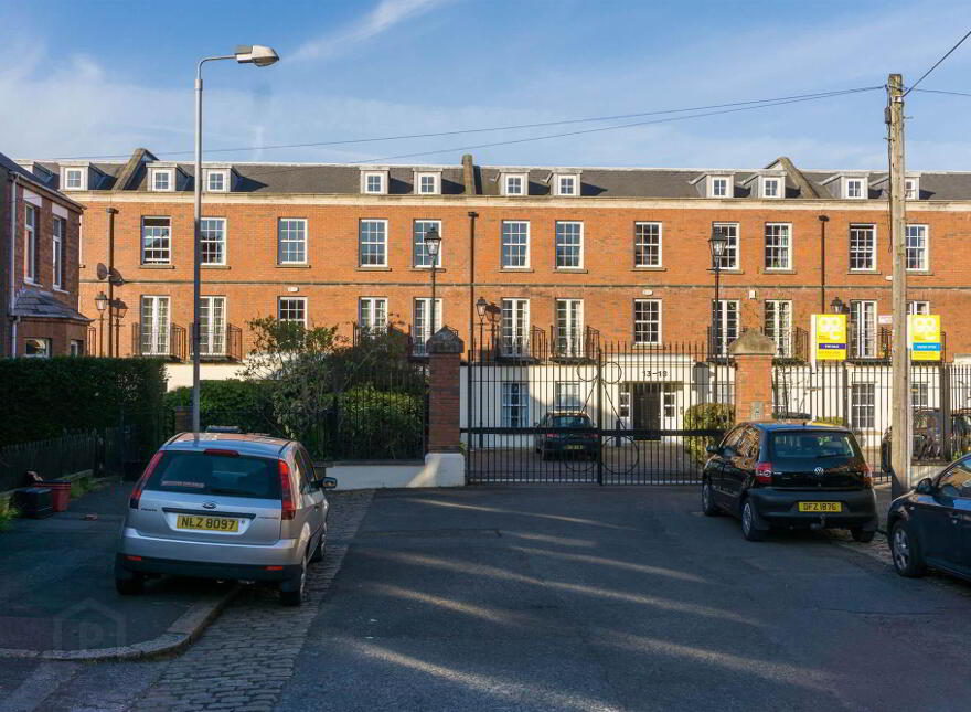 Apt 9, 23 Rugby Parade, Belfast, BT7 1PY