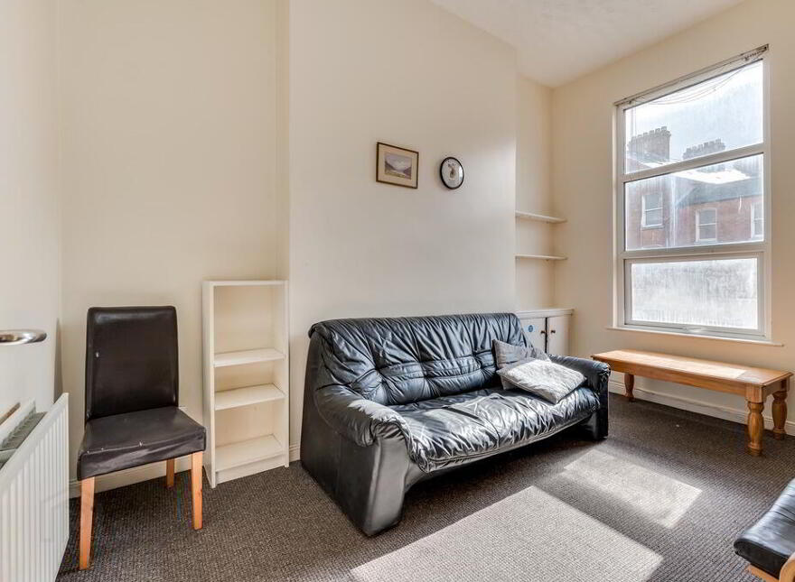 Flat 2, 42 University Street, Belfast, BT7 1FZ