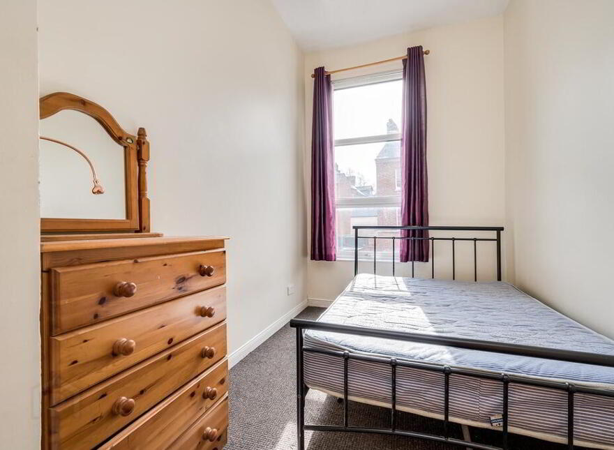 Flat 2, 42 University Street, Belfast, BT7 1FZ