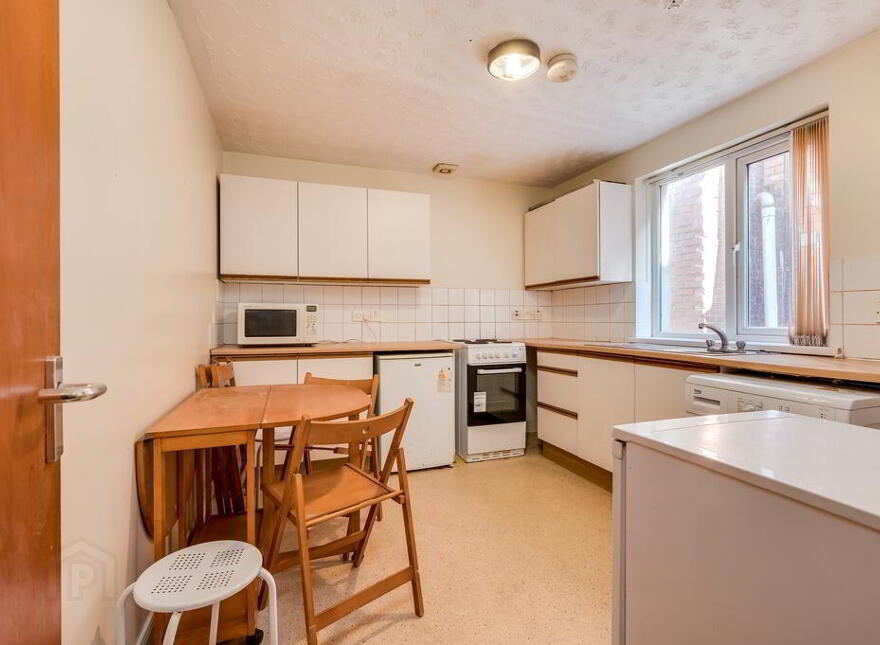 Flat 2, 42 University Street, Belfast, BT7 1FZ