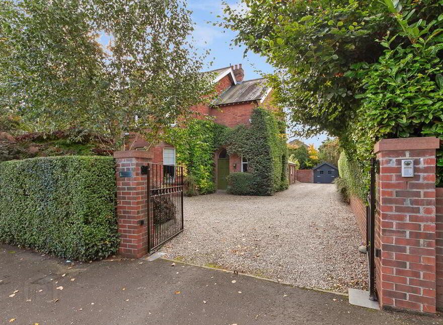21 Deramore Park, Belfast, BT9 5JW