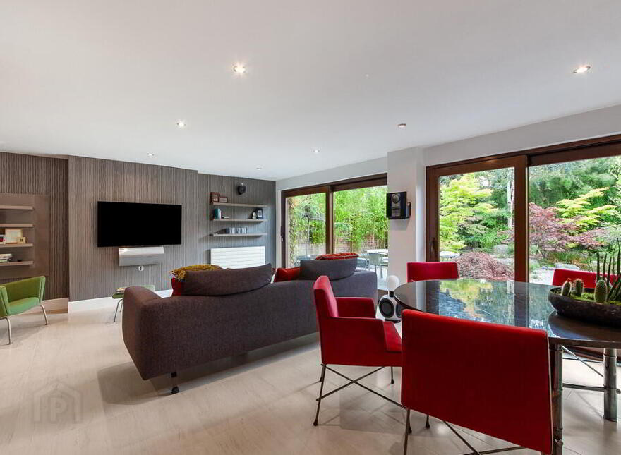 21 Deramore Park, Belfast, BT9 5JW