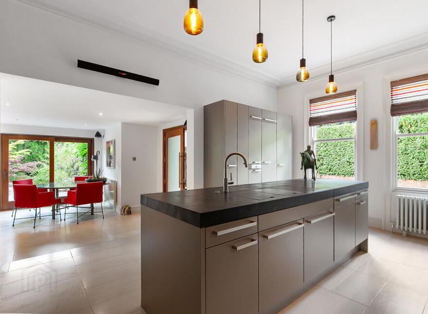 21 Deramore Park, Belfast, BT9 5JW